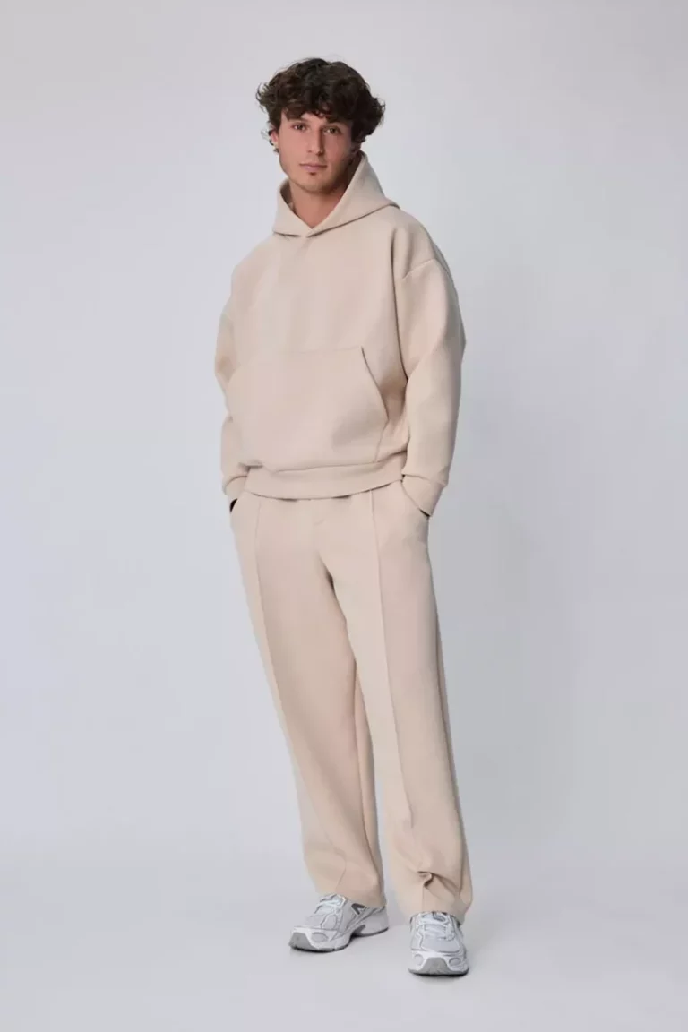 Ensemble hoodie et pantalon beige – allure complète
